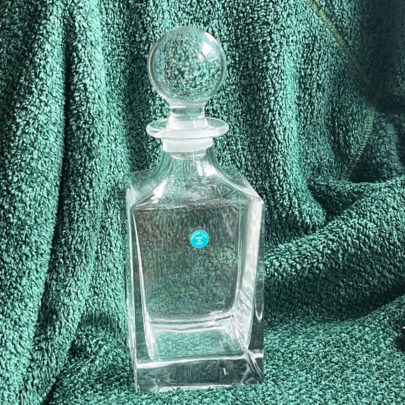 NWT Tiffany & Co. Home Essentials Classic Square Decanter in Crystal Glass 26 oz